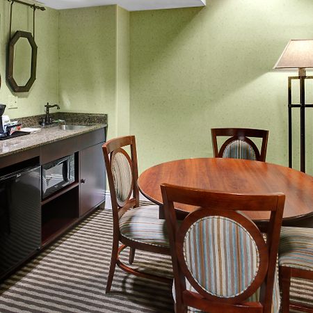 Holiday Inn Express Hotel & Suites Atlanta Buckhead By Ihg Exterior foto