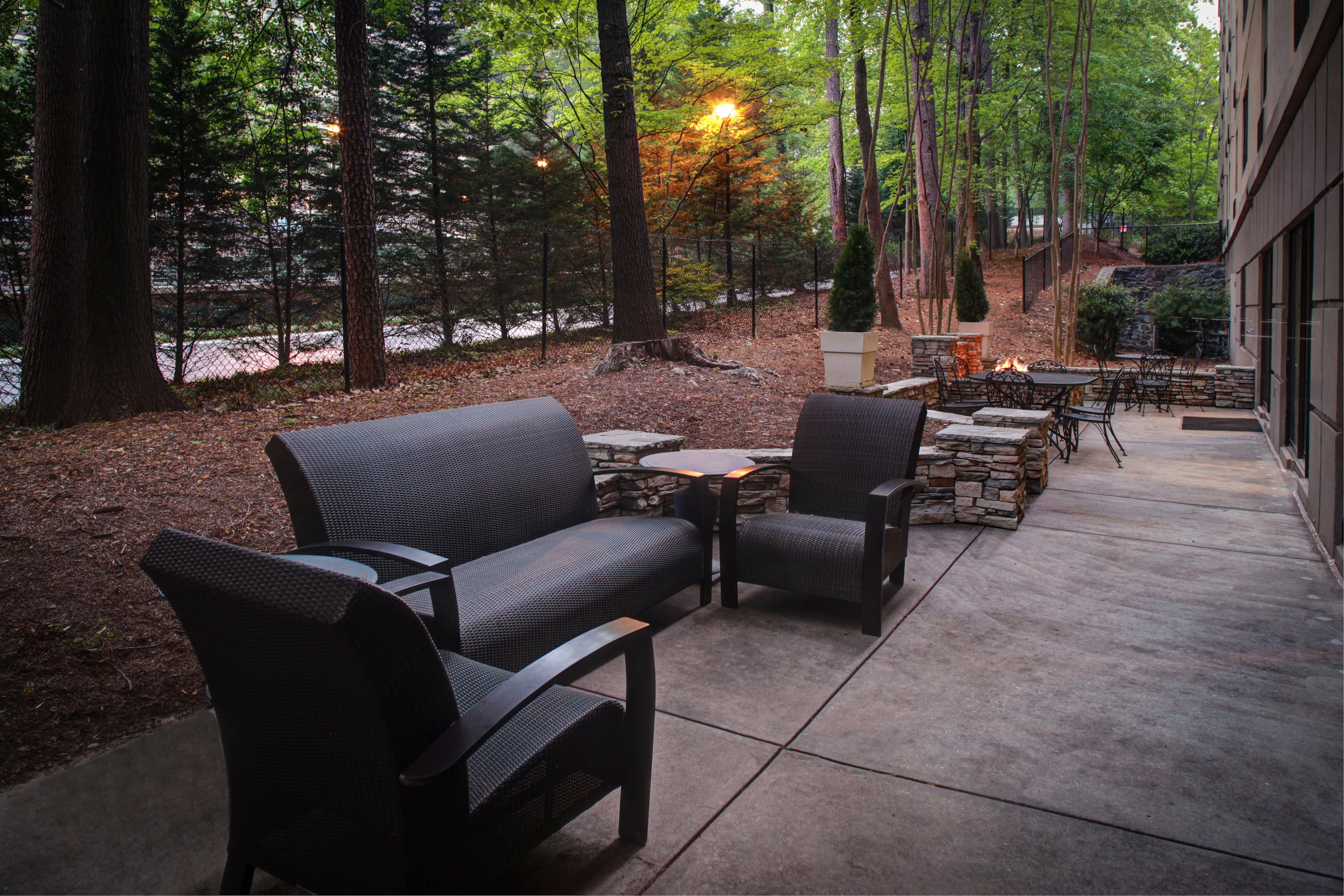 Holiday Inn Express Hotel & Suites Atlanta Buckhead By Ihg Exterior foto