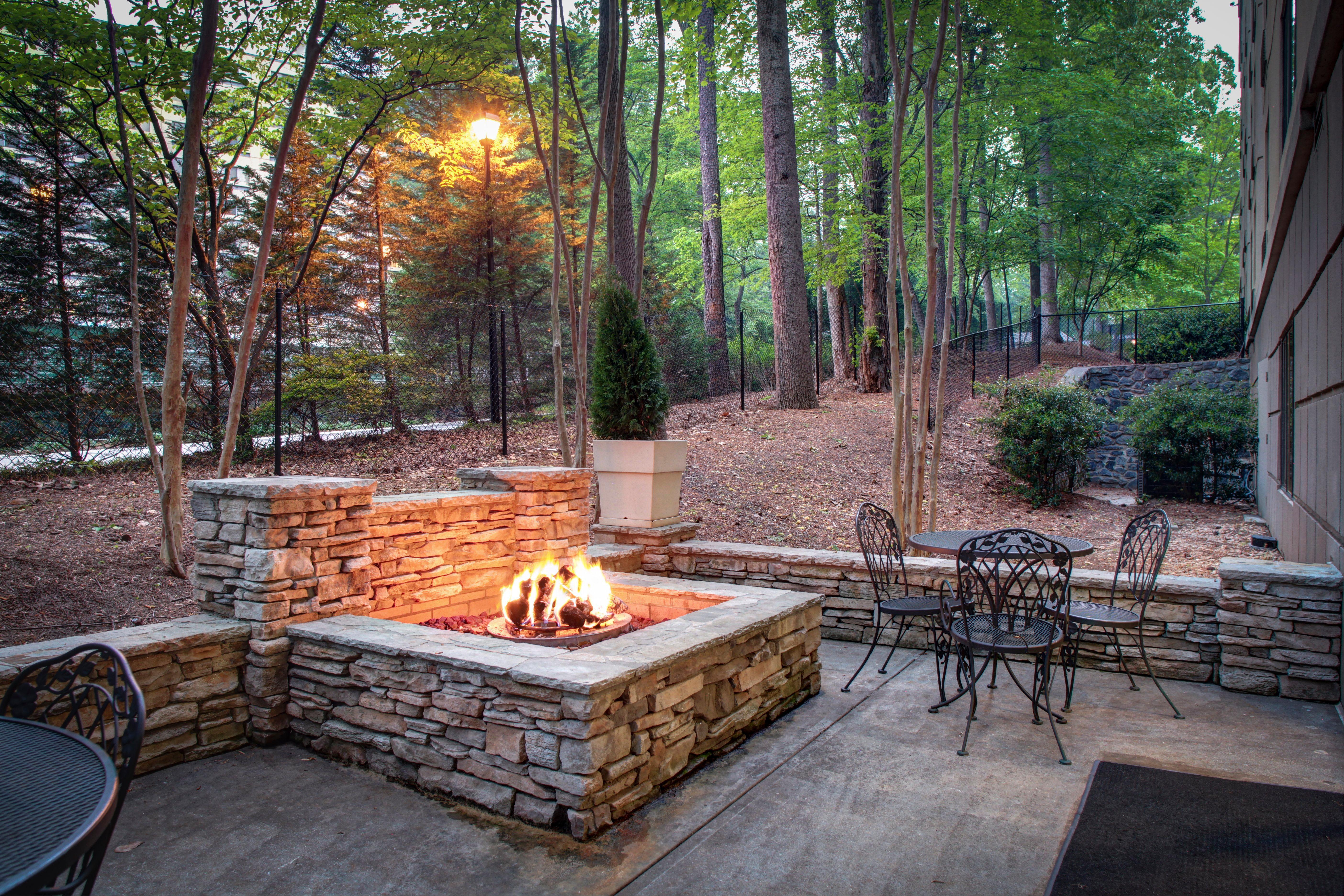 Holiday Inn Express Hotel & Suites Atlanta Buckhead By Ihg Exterior foto